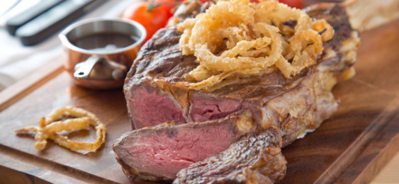 Toms-Table_Chargrilled-cote-du-boeuf-french-fried-onions-vine-ripened-tomatoes-brandy-and-pepper-sau